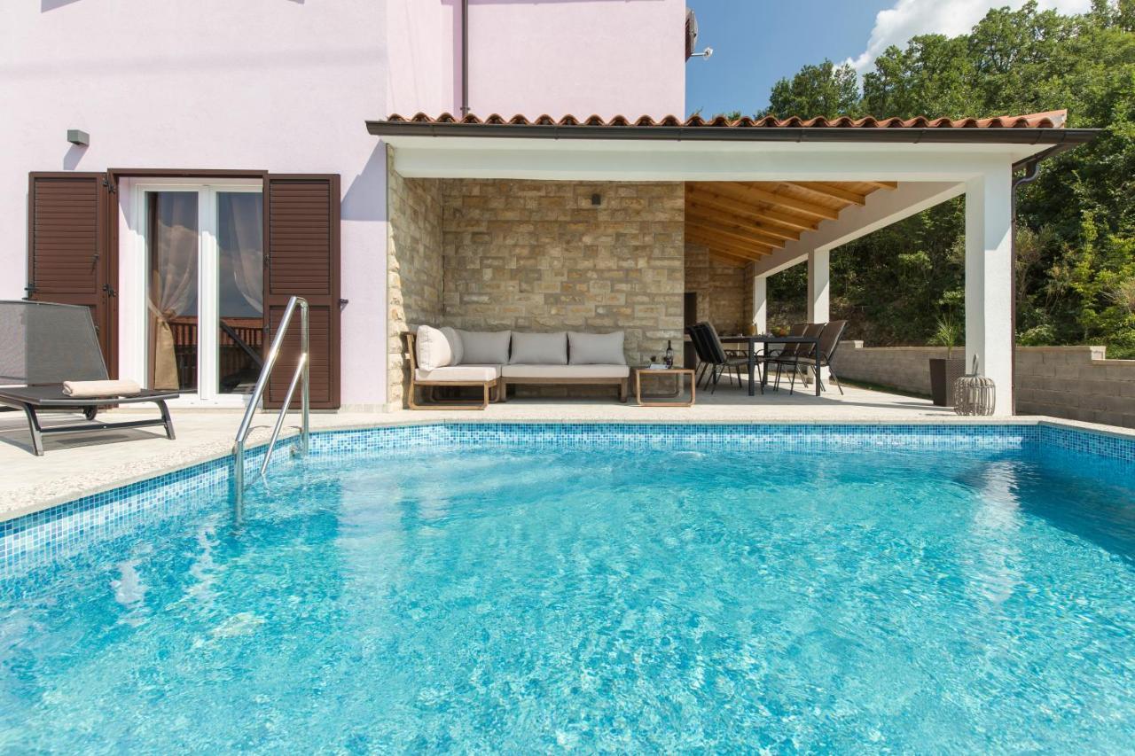 Villa El Istria Лабин Екстериор снимка