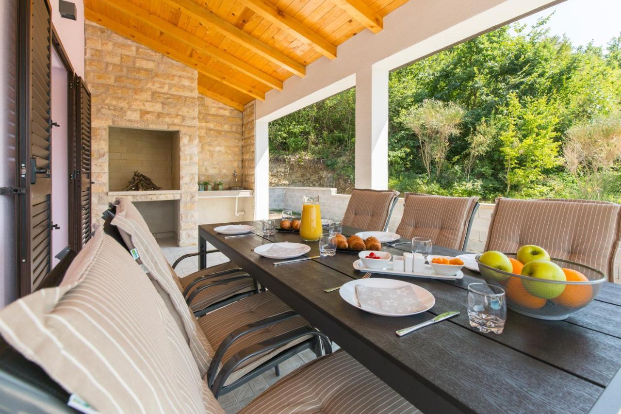 Villa El Istria Лабин Екстериор снимка
